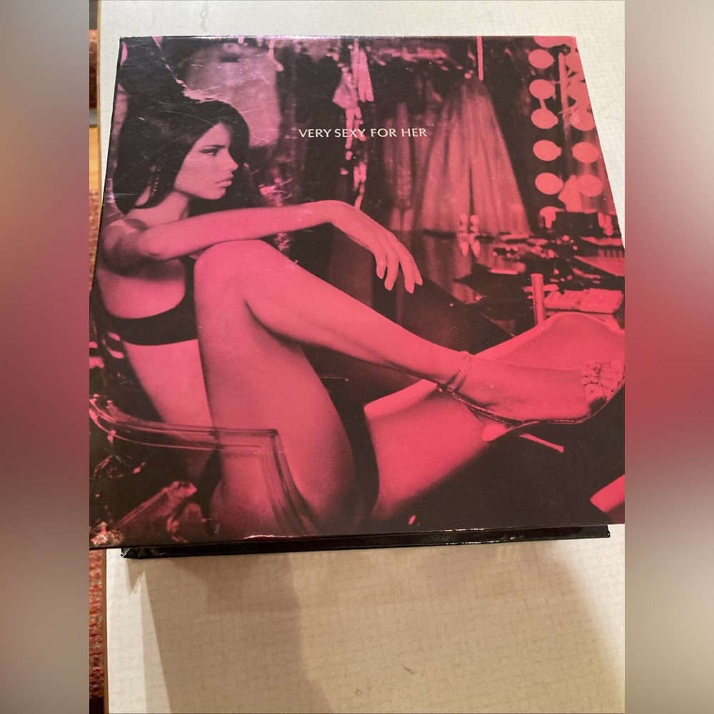 Very Sexy vintage model gift box with lotion only , perfume empty